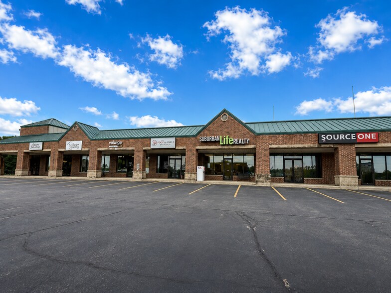 300-368 Sundown Rd, South Elgin, IL à louer - Photo de l’immeuble – Image 2 sur 14