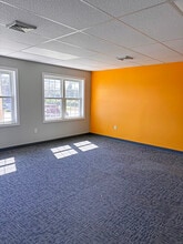 491 Amherst St, Nashua, NH à louer Photo intérieure– Image 2 sur 2