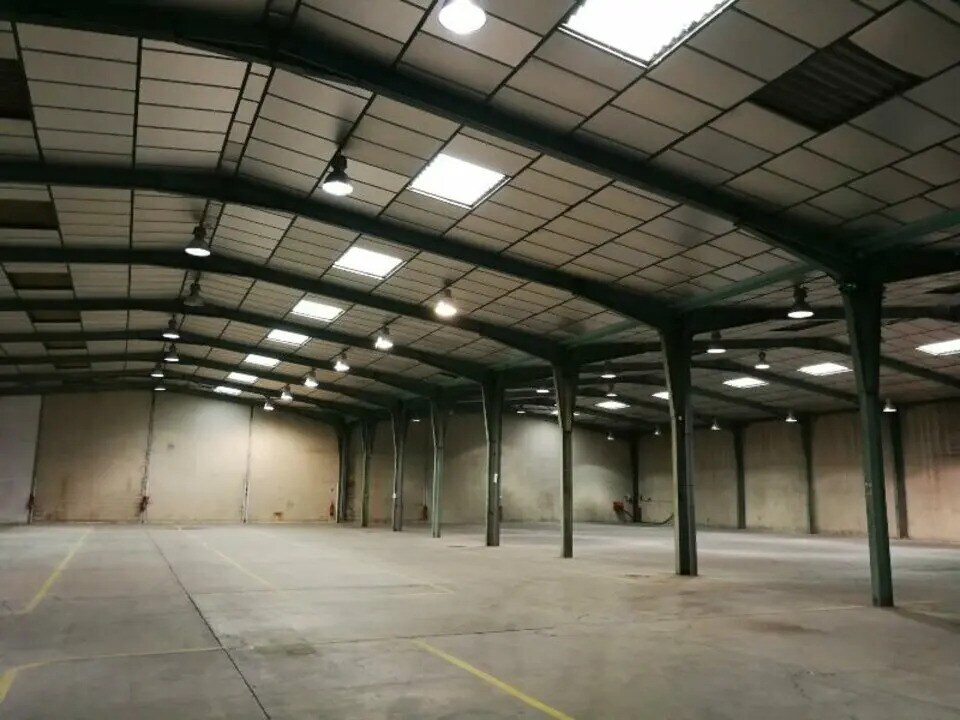 25 Rue De Berlin, Vitrolles à louer Photo de l’immeuble– Image 1 sur 2