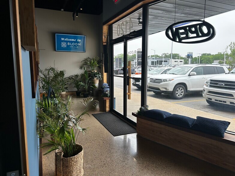 4114-4120 W Stadium Dr, Kalamazoo, MI à vendre - Photo de l’immeuble – Image 2 sur 18