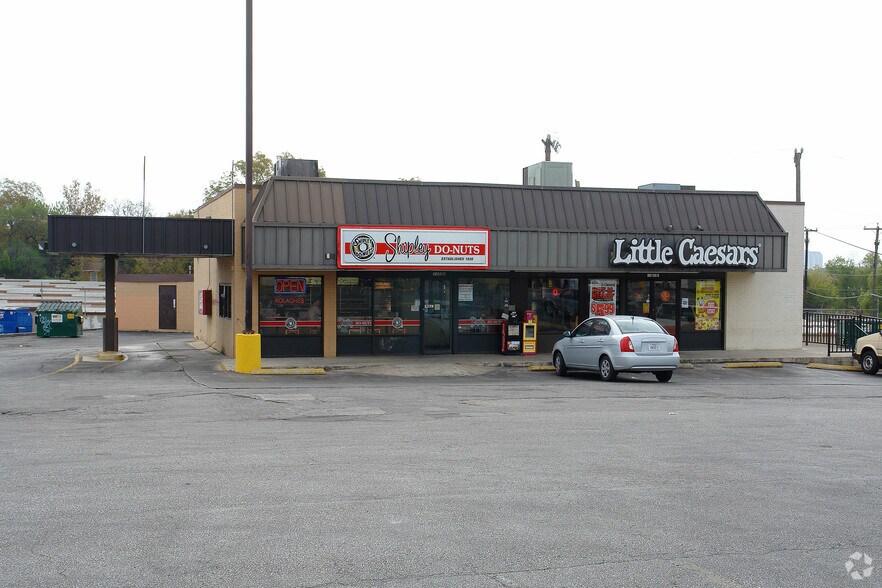 1302-1308 Austin Hwy, San Antonio, TX à louer - Photo principale – Image 2 sur 6