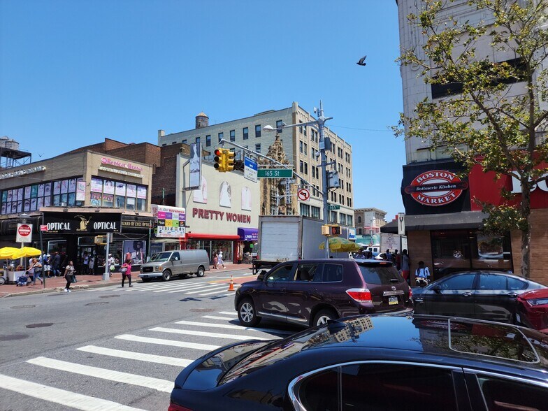 165-02-165-04 Jamaica Ave, Jamaica, NY à louer - Photo de l’immeuble – Image 2 sur 11