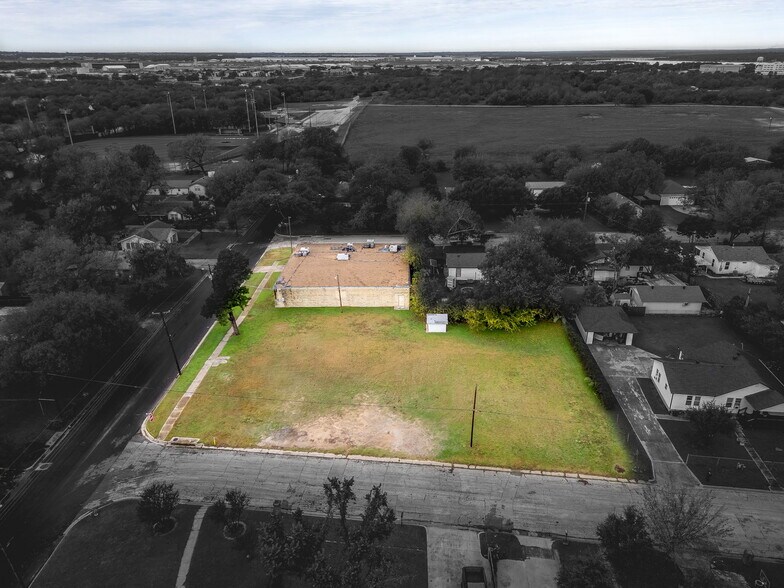 5550 Baylor Ave, River Oaks, TX à vendre - Photo de l’immeuble – Image 3 sur 17