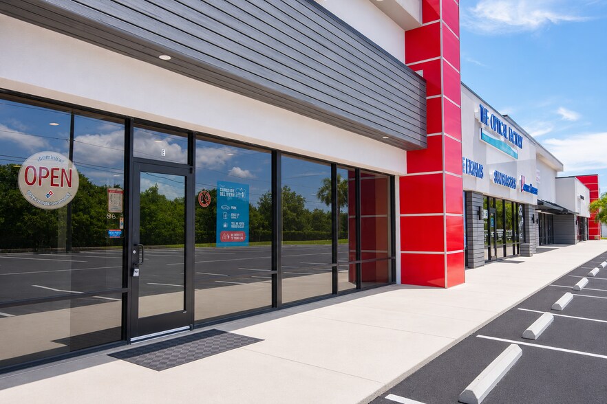 800 E Bay Dr, Largo, FL à louer - Photo de l’immeuble – Image 3 sur 10
