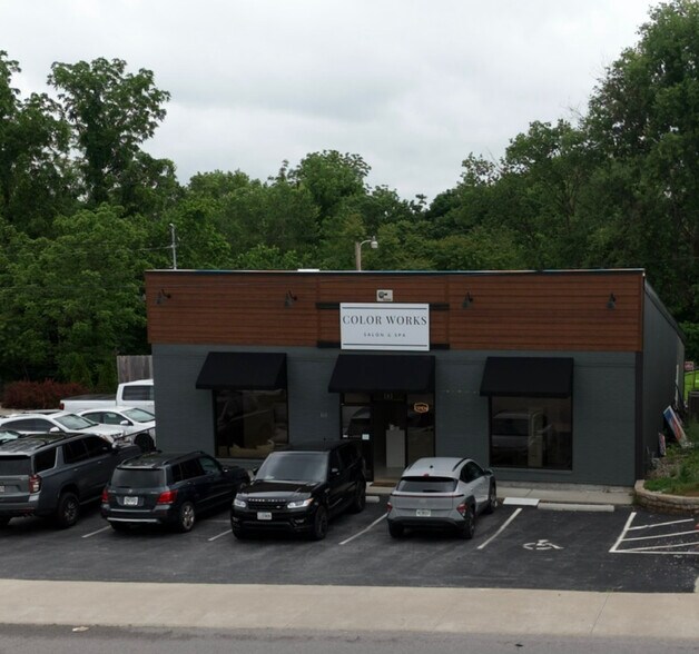 103 S 3rd St, Ozark, MO à vendre - Photo de l’immeuble – Image 1 sur 22