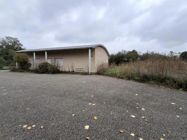 Local d'activités dans Marlieux à vendre - Photo de l’immeuble – Image 1 sur 7