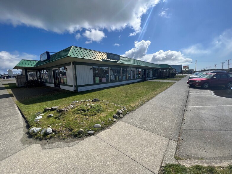 698 Ocean Shores Blvd NW, Ocean Shores, WA à louer - Photo de l’immeuble – Image 1 sur 5