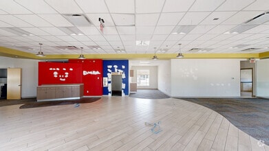 1700 W 49th St, Hialeah, FL à louer Numérisation 3D Matterport– Image 1 sur 12