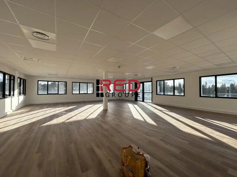 480 Route De Berre, Éguilles à louer - Photo de l’immeuble – Image 1 sur 5