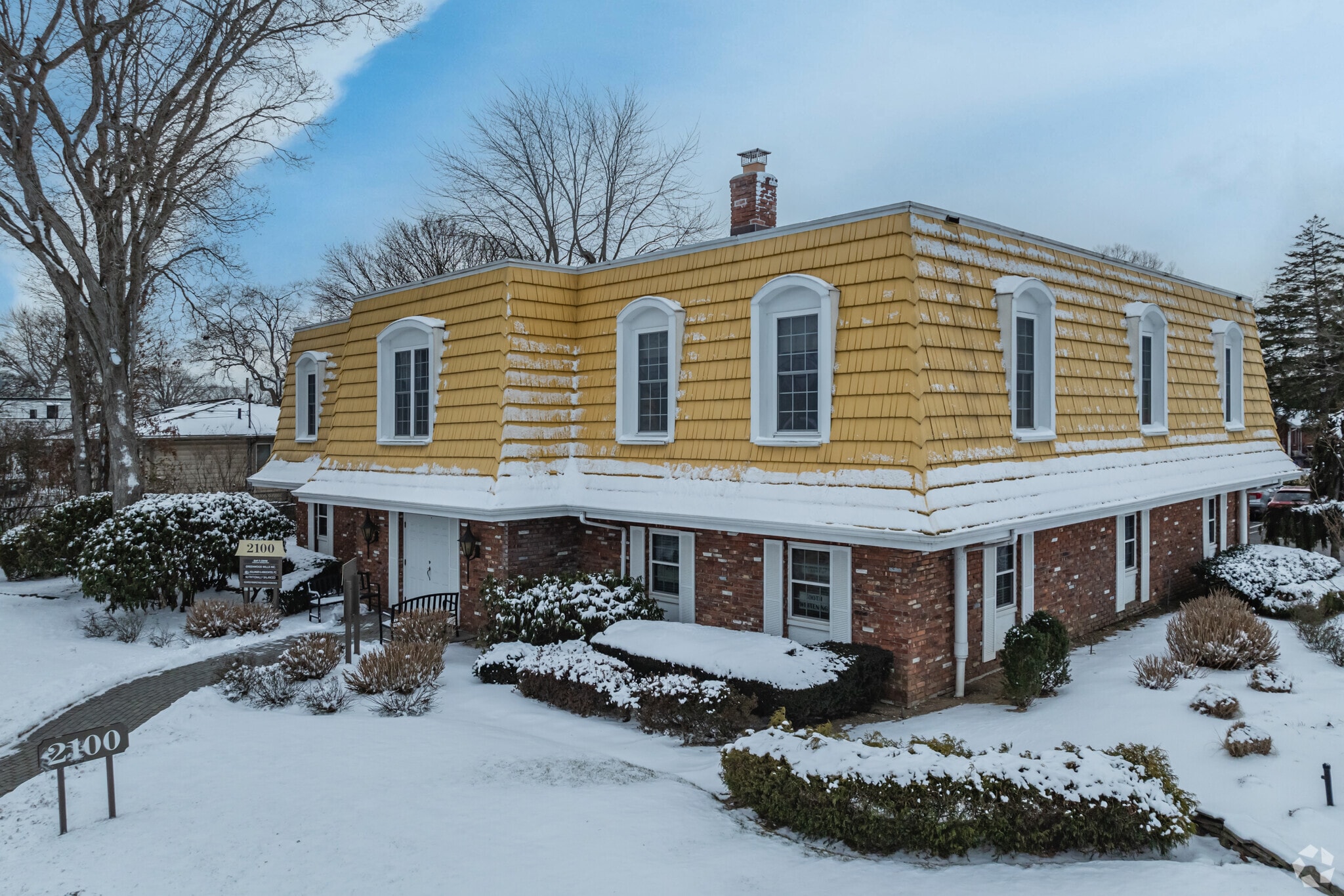 2100 Deer Park Ave, Deer Park, NY à louer Photo principale– Image 1 sur 15