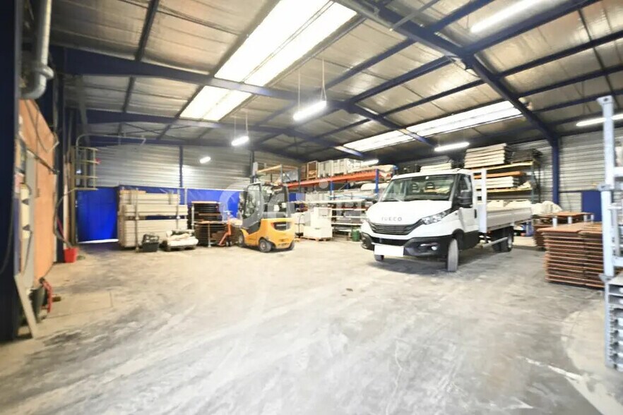 Local d’activités dans Grenay à louer - Photo intérieure – Image 1 sur 18