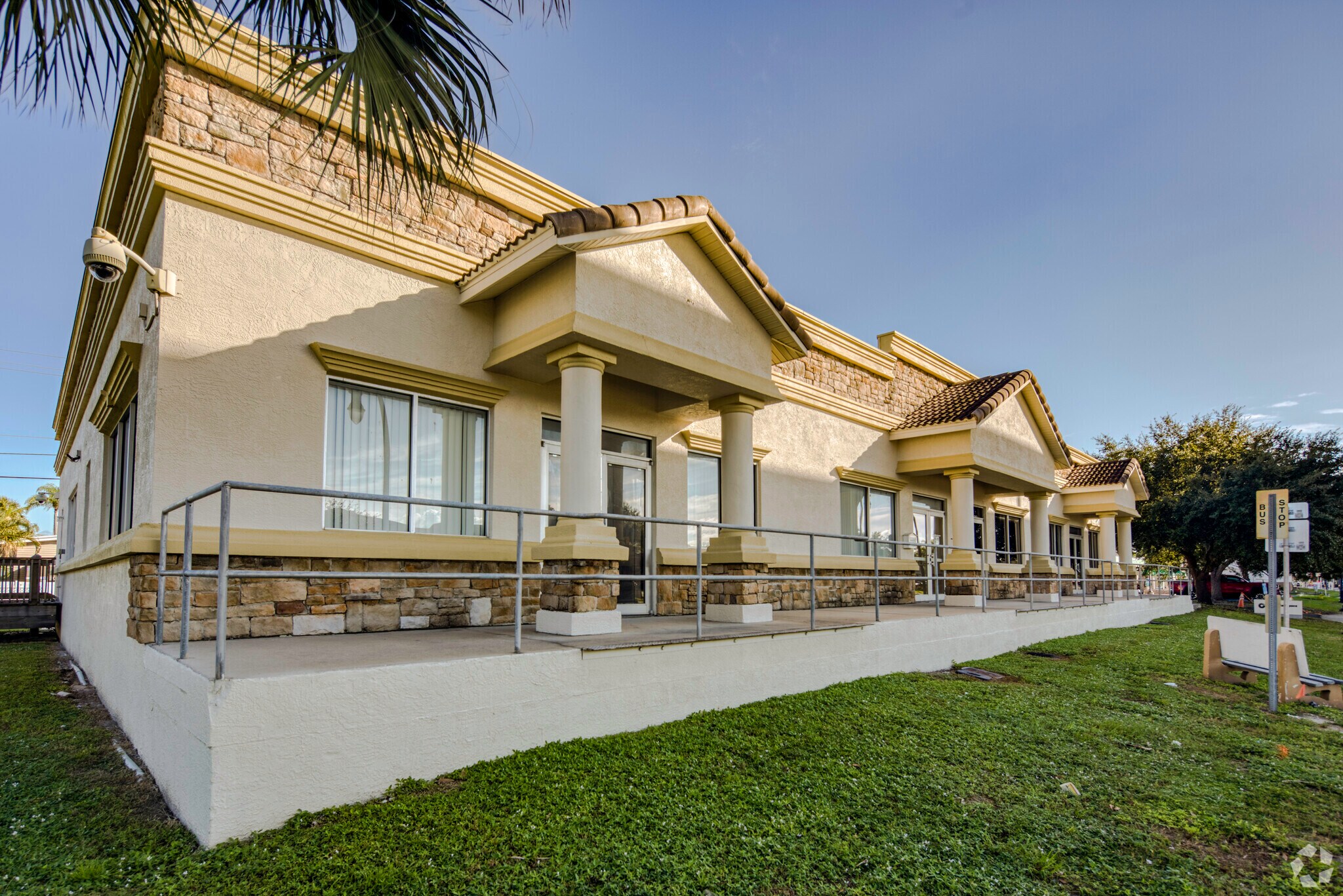 4811 W Gandy Blvd, Tampa, FL à louer Photo principale– Image 1 sur 7