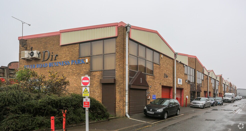 River Rd, Barking à vendre - Photo principale – Image 1 sur 9