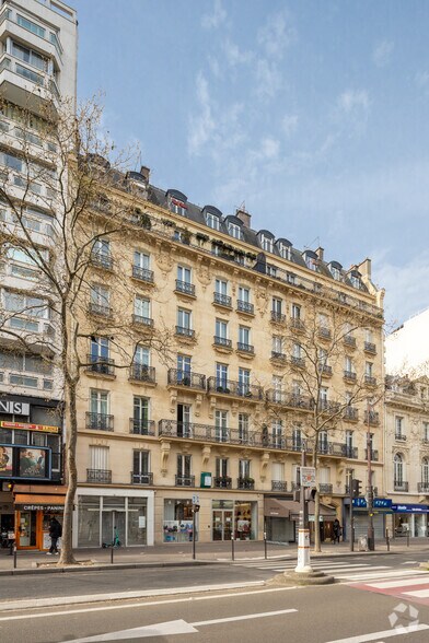 Local commercial dans Paris à louer - Photo de l’immeuble – Image 3 sur 3