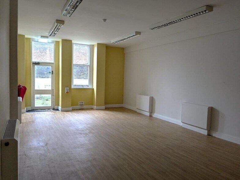 106-108 High St, Godalming à vendre - Photo de l’immeuble – Image 3 sur 8
