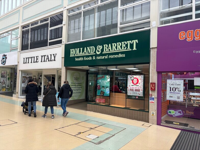 Churchill Shopping Centre, Dudley à louer - Photo de l’immeuble – Image 2 sur 14