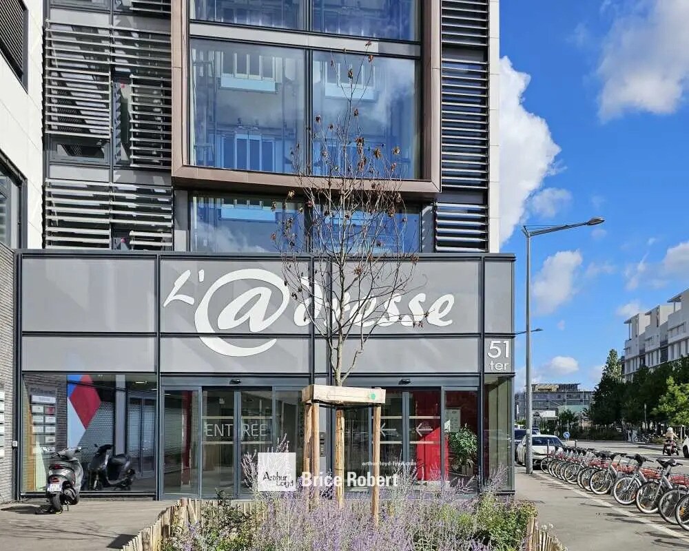 Bureau dans Lyon à louer Photo de l’immeuble– Image 1 sur 11