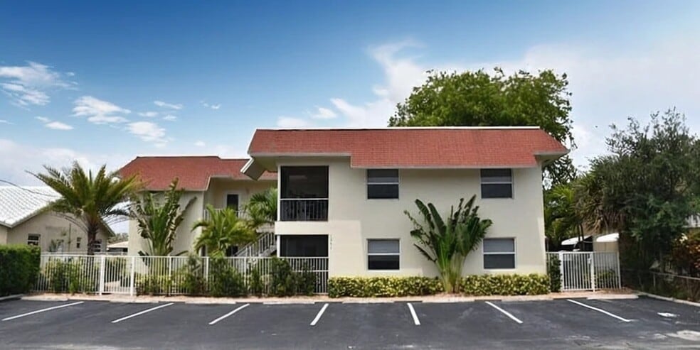 1361 NE 27th Way, Pompano Beach, FL à vendre - Photo principale – Image 1 sur 8