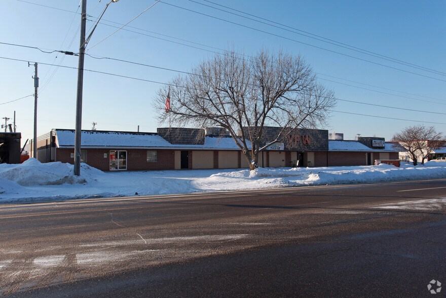 1040 Osborne Rd NE, Fridley, MN à louer - Photo de l’immeuble – Image 2 sur 12