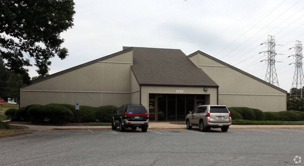 2722 N Church St, Greensboro, NC à louer - Photo principale – Image 1 sur 9