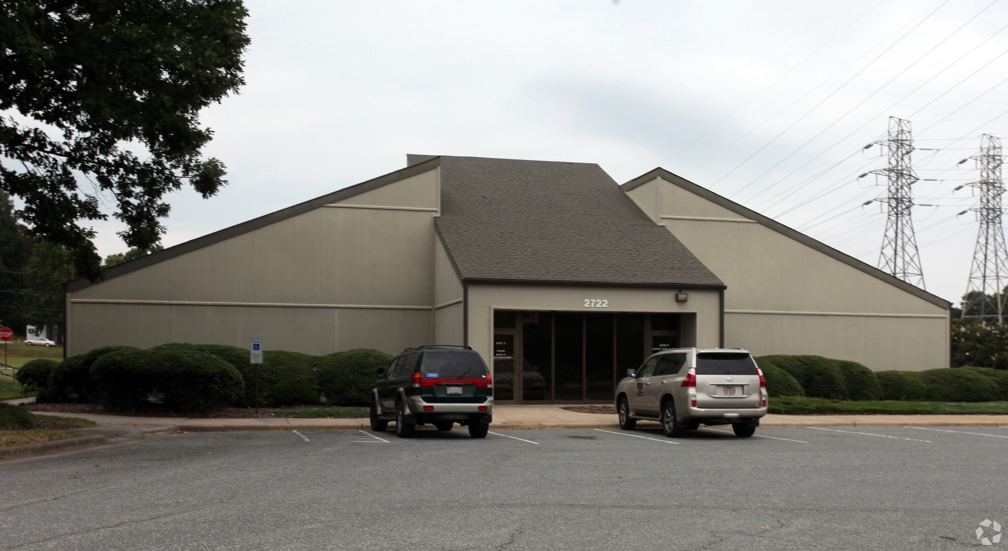 2722 N Church St, Greensboro, NC à louer Photo principale– Image 1 sur 10