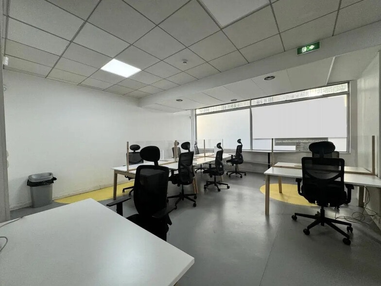 Local commercial dans Courbevoie à vendre - Photo intérieure – Image 1 sur 8