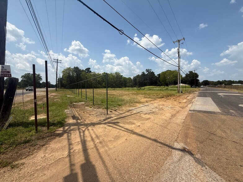 2700 W Upshur Ave, Gladewater, TX à vendre - Photo de l’immeuble – Image 3 sur 10