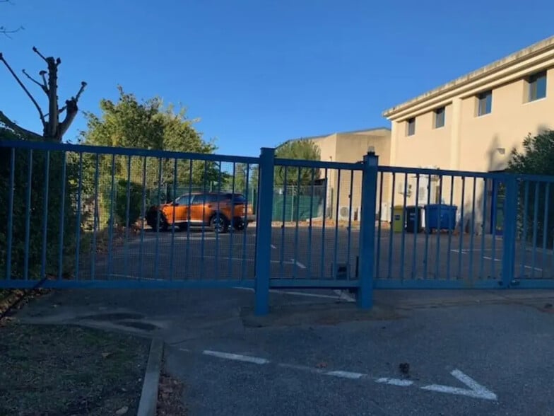 Bureau dans Avignon à louer - Photo de l’immeuble – Image 3 sur 12