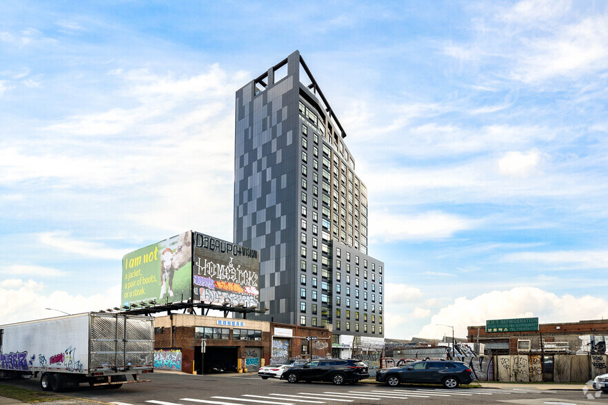 52-09 31st Pl, Long Island City, NY à louer - Photo de l’immeuble – Image 1 sur 7