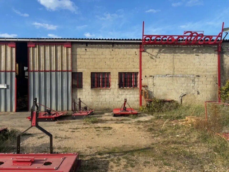 Local d’activités dans Castillon-du-Gard à louer Photo de l’immeuble– Image 1 sur 5