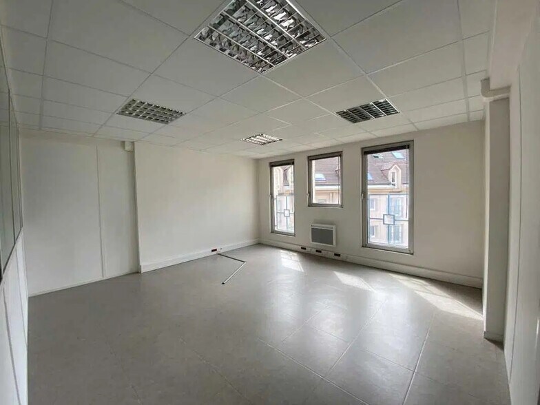 Bureau dans Rouen à louer - Photo de l’immeuble – Image 1 sur 4
