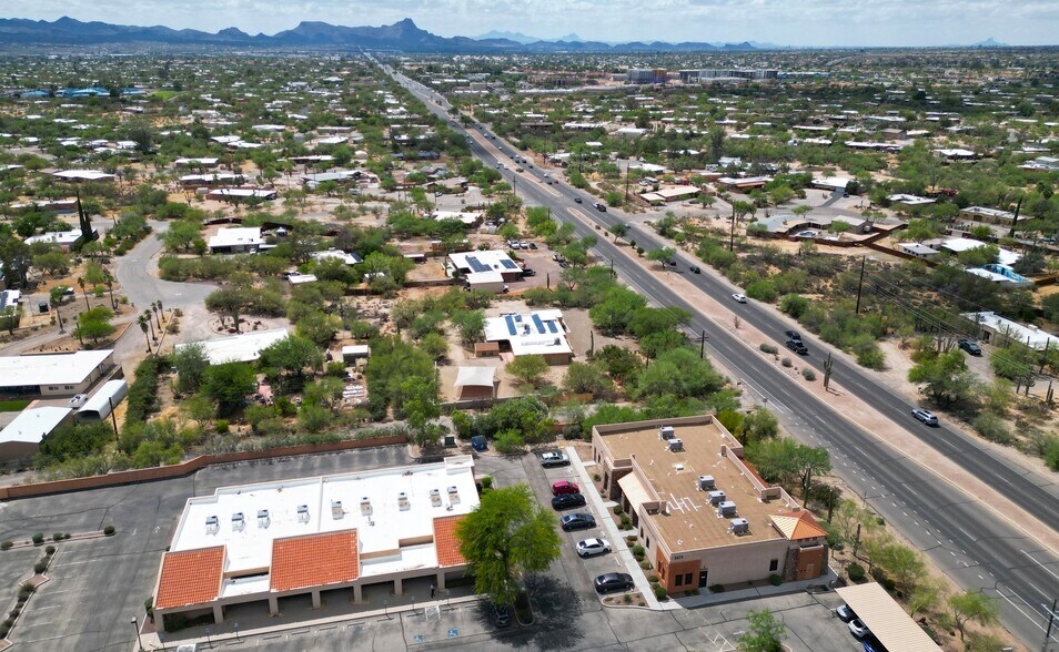1669 W Ina Rd, Tucson, AZ à vendre - Photo de l’immeuble – Image 3 sur 8