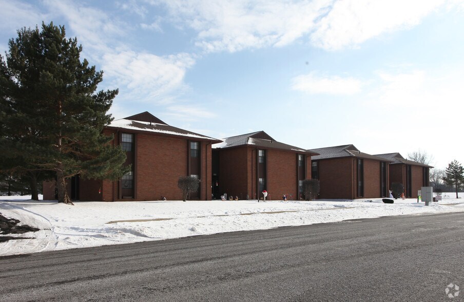 2128-2144 Tanglewood Ave, Alliance, OH à vendre - Photo de l’immeuble – Image 2 sur 48