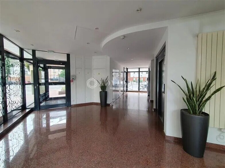 Bureau dans Boulogne-Billancourt à louer - Hall d’entrée – Image 2 sur 17