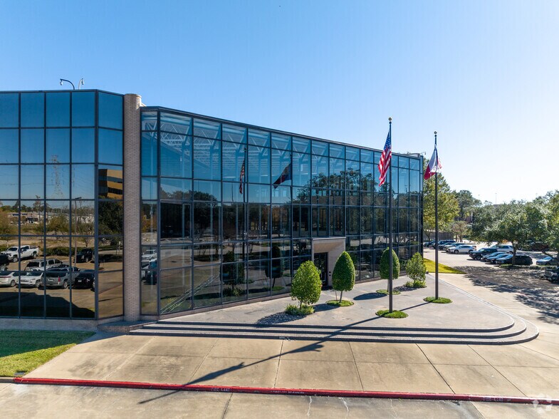 12621 Featherwood Dr, Houston, TX à louer - Photo de l’immeuble – Image 3 sur 20