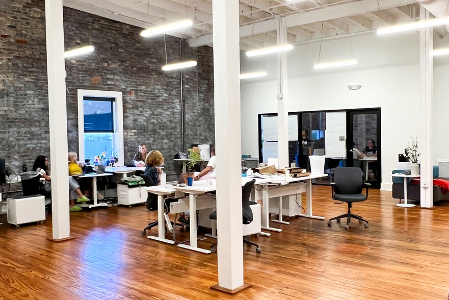 552 E Market St, Louisville, KY à louer - Photo de l’immeuble – Image 3 sur 39