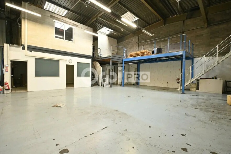 Local d'activités dans Saint-Priest à vendre - Photo intérieure – Image 3 sur 7