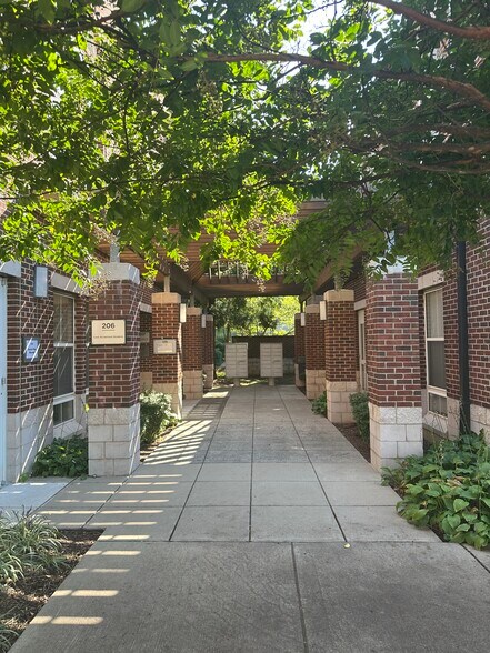 21165 Whitfield Pl, Sterling, VA à louer - Photo de l’immeuble – Image 2 sur 24