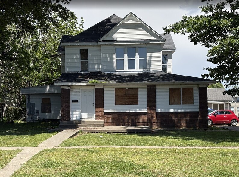 606 W College St, Carbondale, IL à vendre - Photo principale – Image 1 sur 1