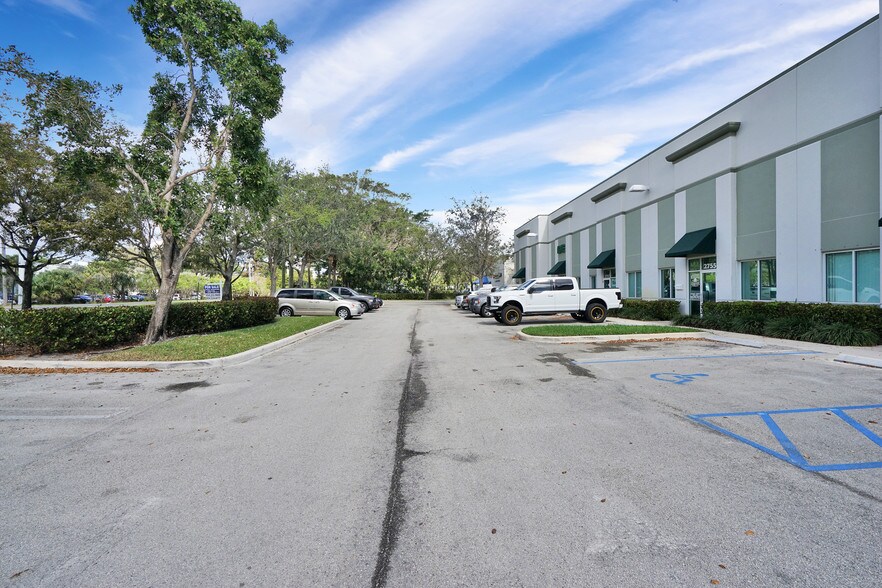 2743-2761 NW 19th St, Pompano Beach, FL à louer - Autre – Image 1 sur 9