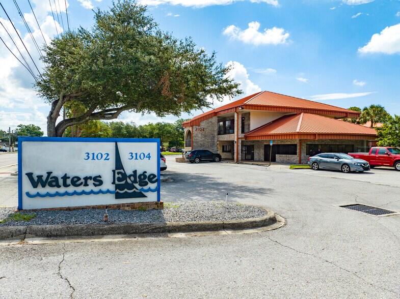 3104 W Waters Ave, Tampa, FL à louer - Photo de l’enseigne sur pylône – Image 3 sur 11