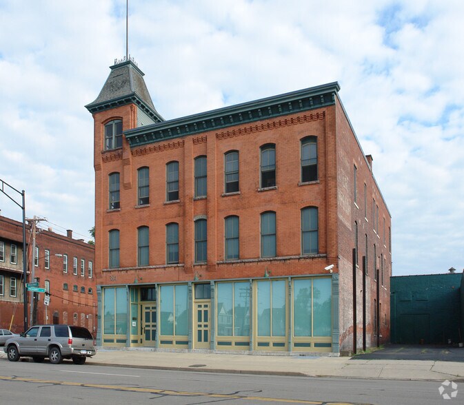 384 Broadway St, Buffalo, NY à vendre - Photo de l’immeuble – Image 2 sur 2