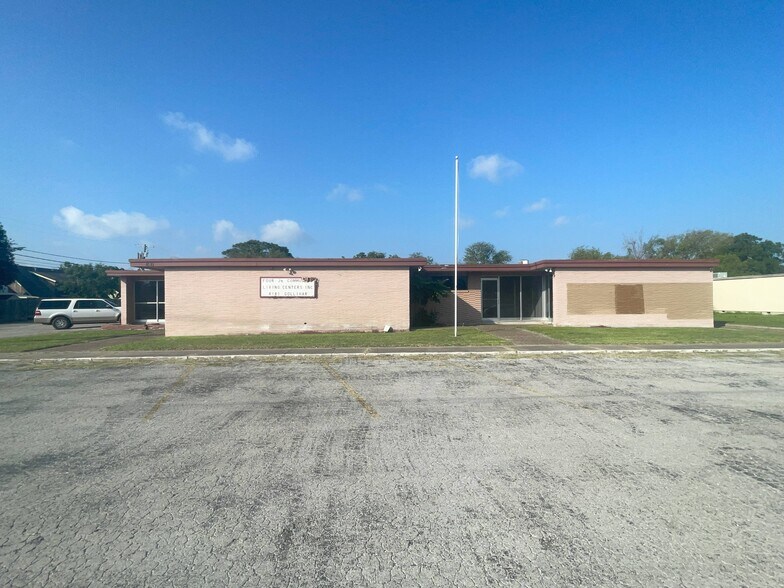 4141 Gollihar Rd, Corpus Christi, TX à louer - Photo de l’immeuble – Image 1 sur 22