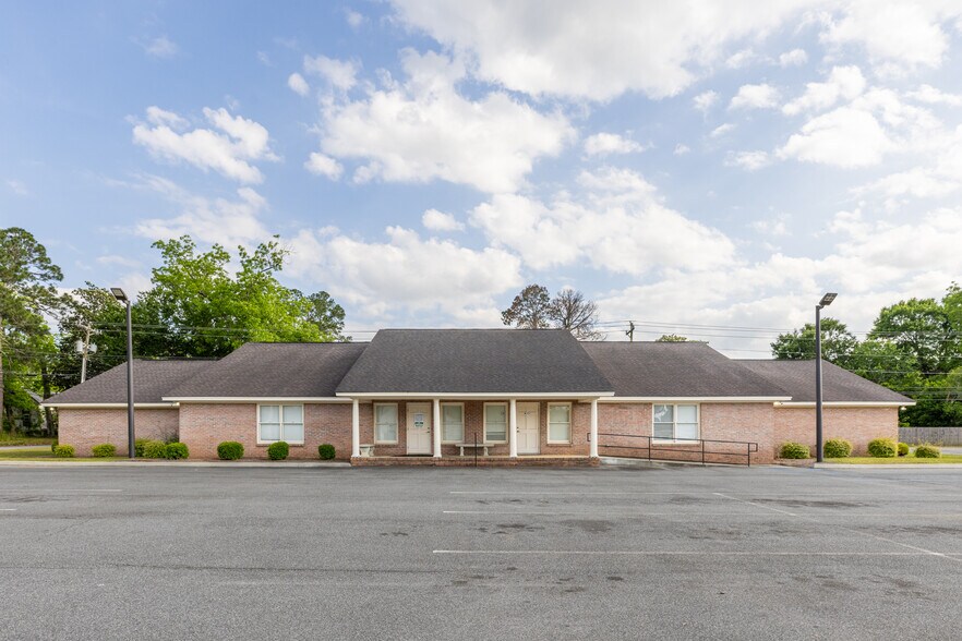 412 E 4th Ave, Cordele, GA à vendre - Photo principale – Image 1 sur 34