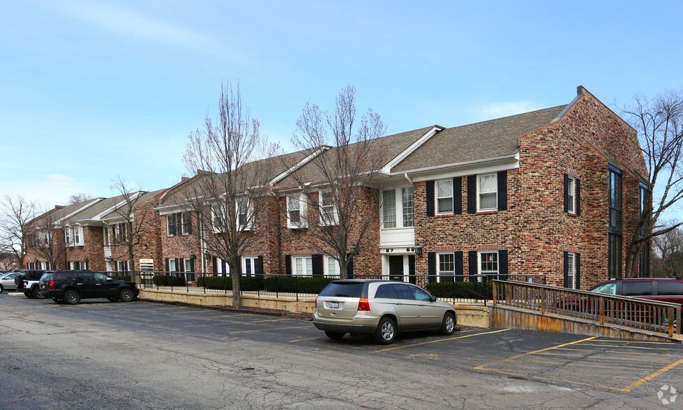 100 W Roosevelt Rd, Wheaton, IL à vendre - Photo de l’immeuble – Image 3 sur 7