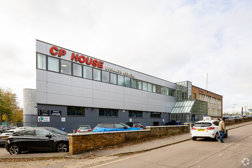 Otterspool Way, Watford à louer - Photo principale – Image 1 sur 2