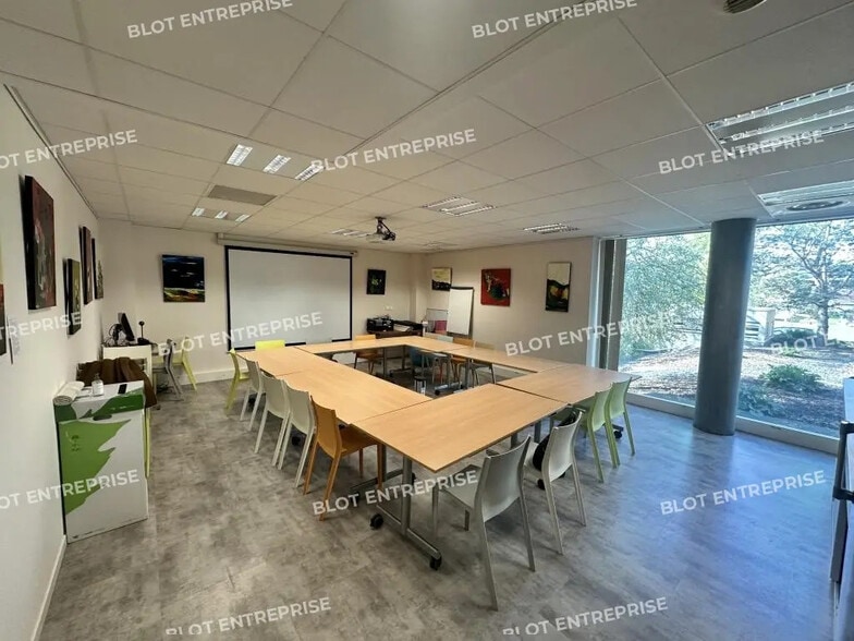 Bureau dans Saint-Jacques-de-la-Lande à vendre - Photo intérieure – Image 3 sur 7