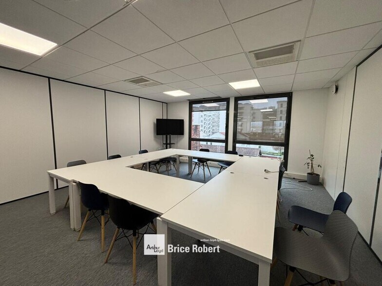 29 Avenue Joannès Masset, Lyon à louer - Photo de l’immeuble – Image 3 sur 8