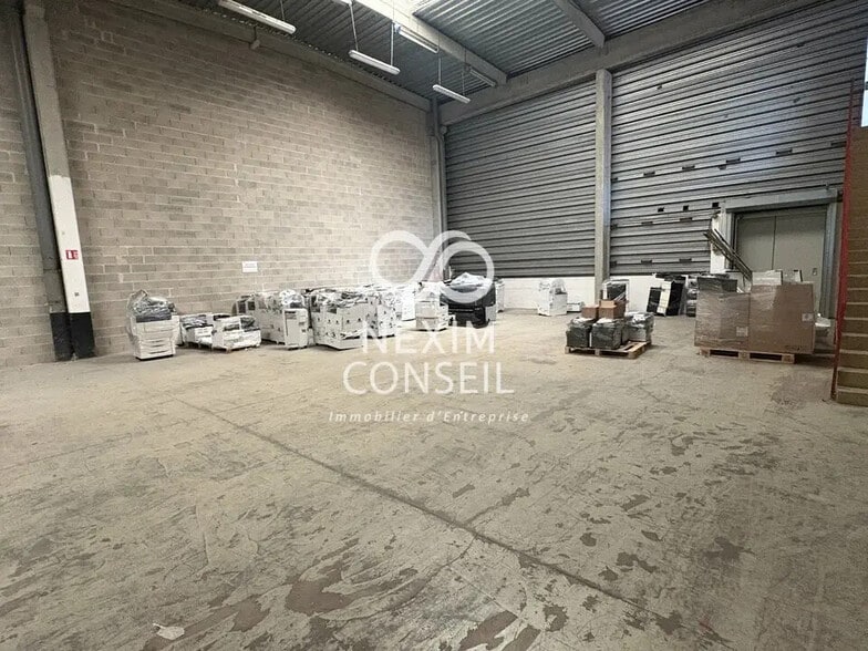Industriel/Logistique dans Lisses à louer - Photo de l’immeuble – Image 1 sur 7