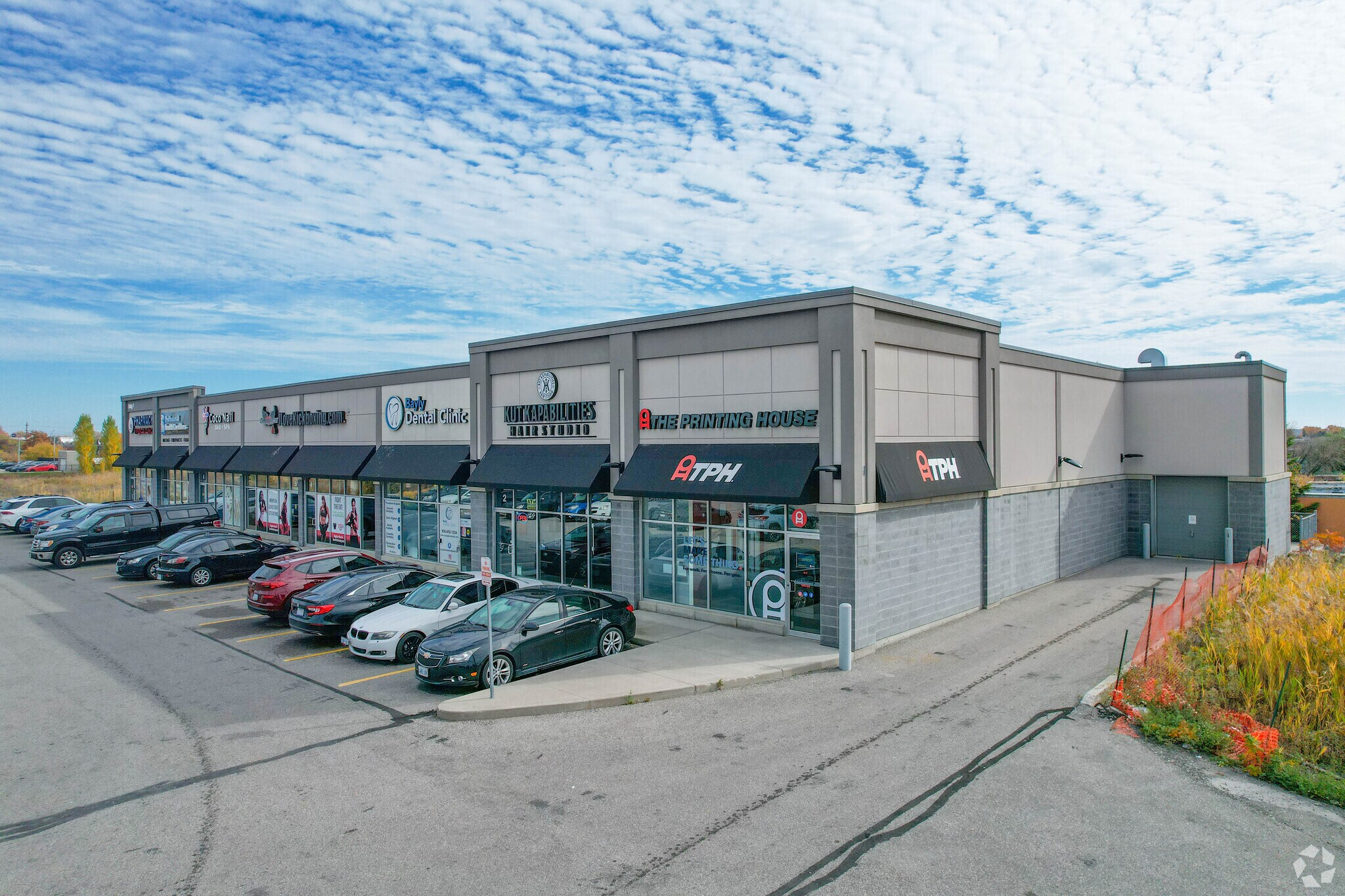 1635 Bayly St, Pickering, ON à louer Photo principale– Image 1 sur 6